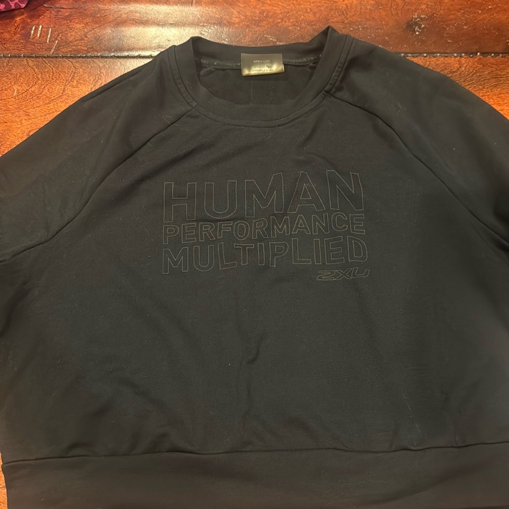 Cropped 2XU longsleeve pullover